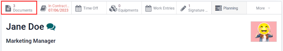Tous les documents associés à l'employé apparaissent dans le bouton intelligent Documents.