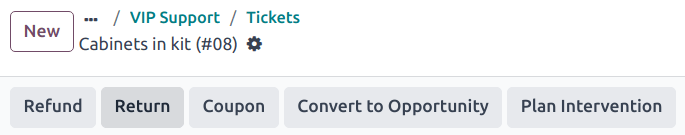 Ansicht einer Kundendiensttickets mit der hervorgehobenen Retourenschaltfläche.
