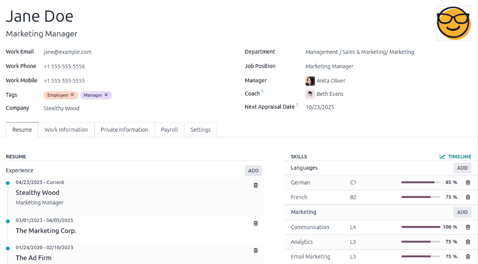 Skapa ett nytt medarbetarformulär med alla fält ifyllda.