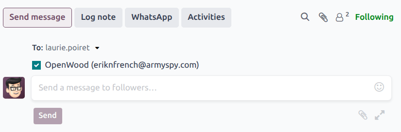 คอมโพสเซอร์ช่องแชทกำลังเตรียมส่งข้อความถึงผู้ติดตามโอกาสทางการขาย CRM และลูกค้าที่มีรายชื่ออยู่ในบันทึกโอกาสทางการขาย
